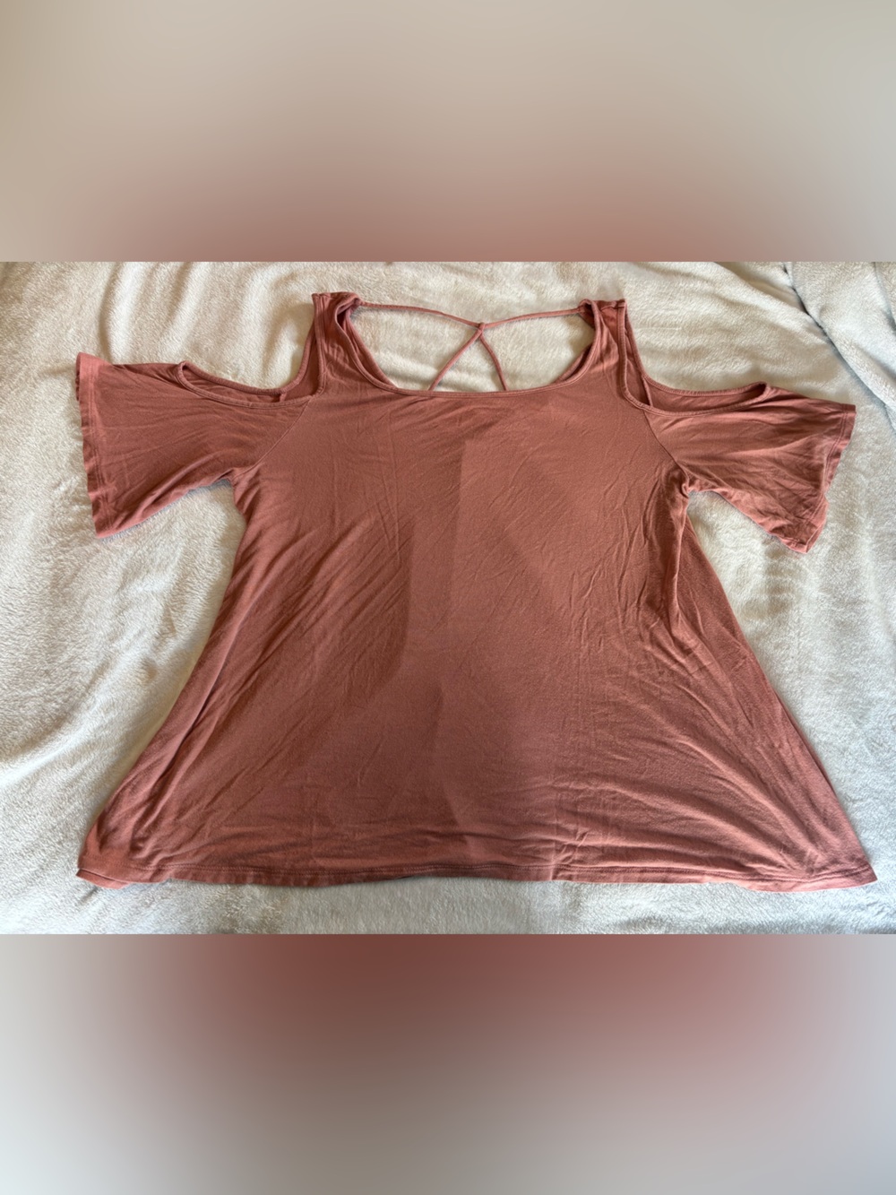 Bellino Clothing Strappy Cold-Shoulder Tee in Mauve